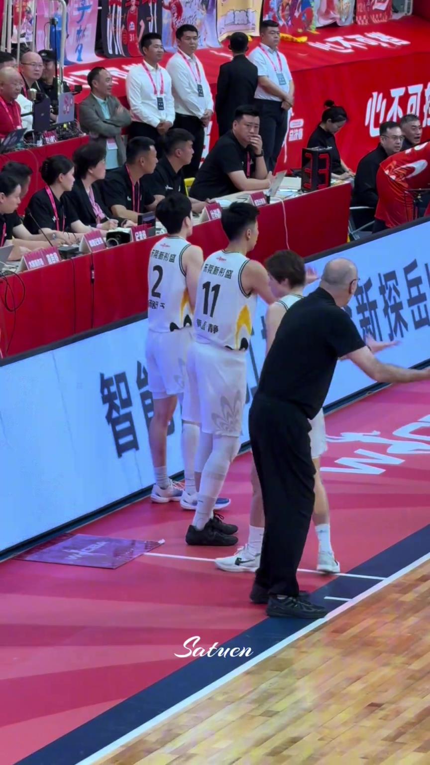 無奈的一家三口！絕望的教練，氣瘋了的皮總！