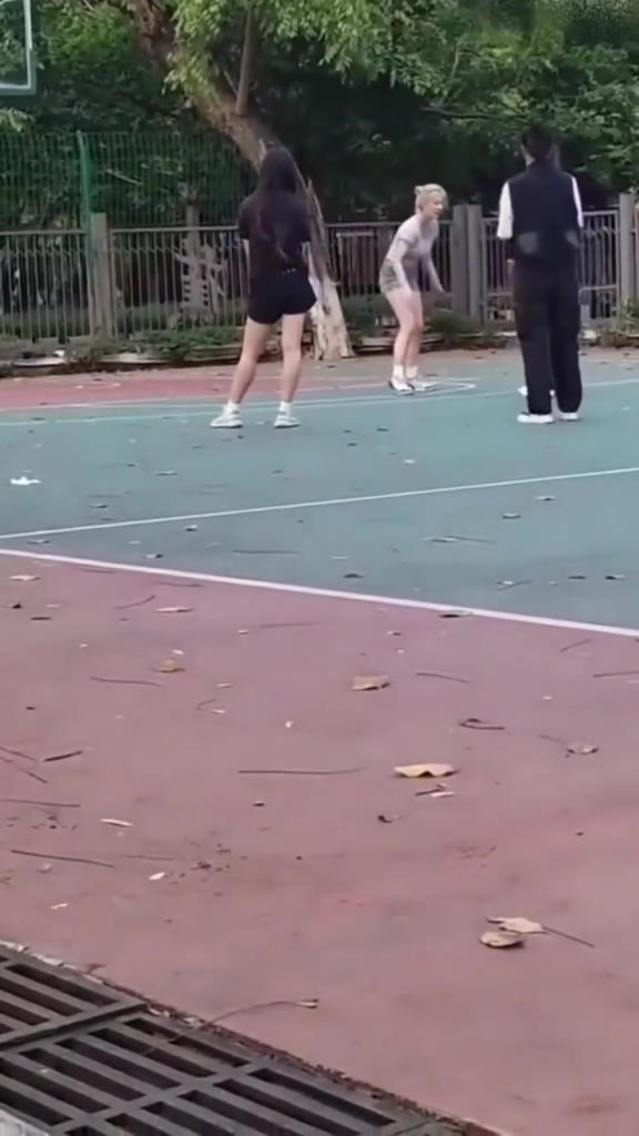 上來就背打女生的男人，真的活該沒有女朋友啊