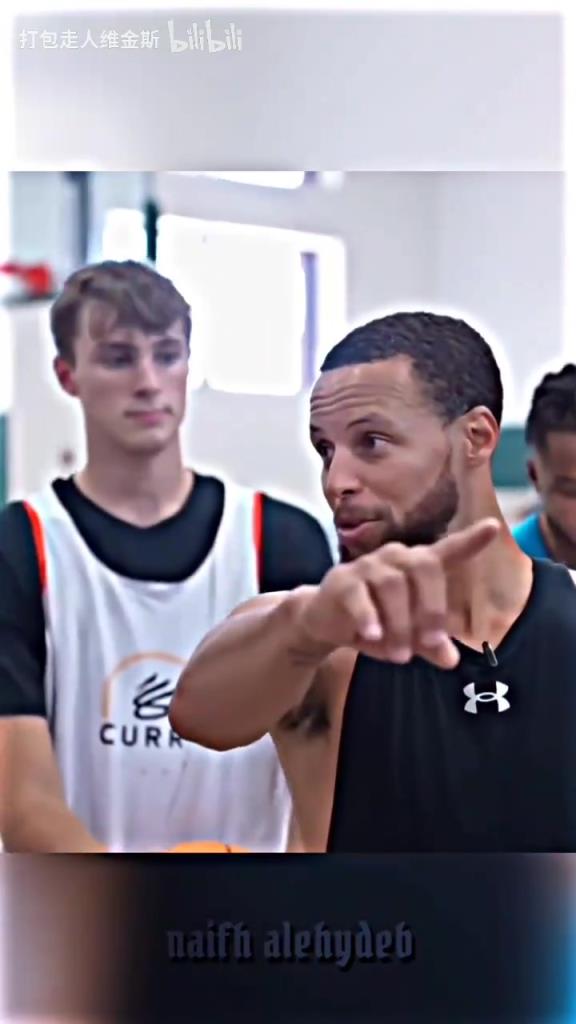 庫里：其實這個暴扣是我教的！當弗拉格出現在庫里的訓練營！