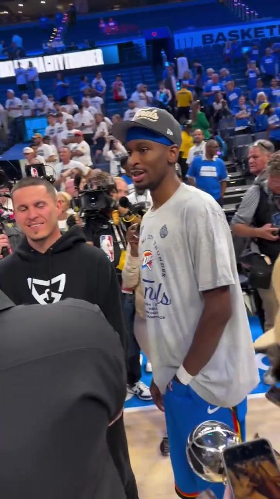 道理我都懂，但是為什么亞歷山大拿到MVP之后要掏襠